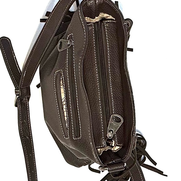 MONTANA WEST TRINITY RANCH TOOLED PEBBLED LEATHER W/SUEDE FRINGE CROSSBODY BAG - Picture 9 of 16